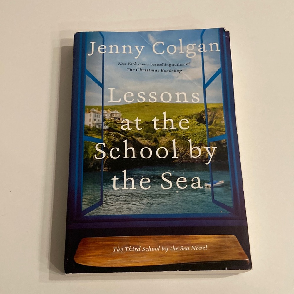 📚JENNY COLGAN novel.